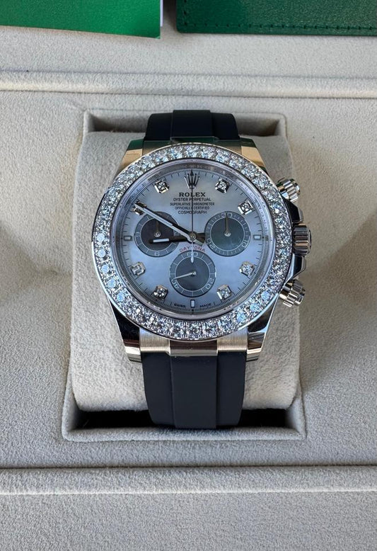 Rolex Daytona 126589RBR Oro Bianco Quadrante Madreperla con Diamanti Lunetta con Diamanti